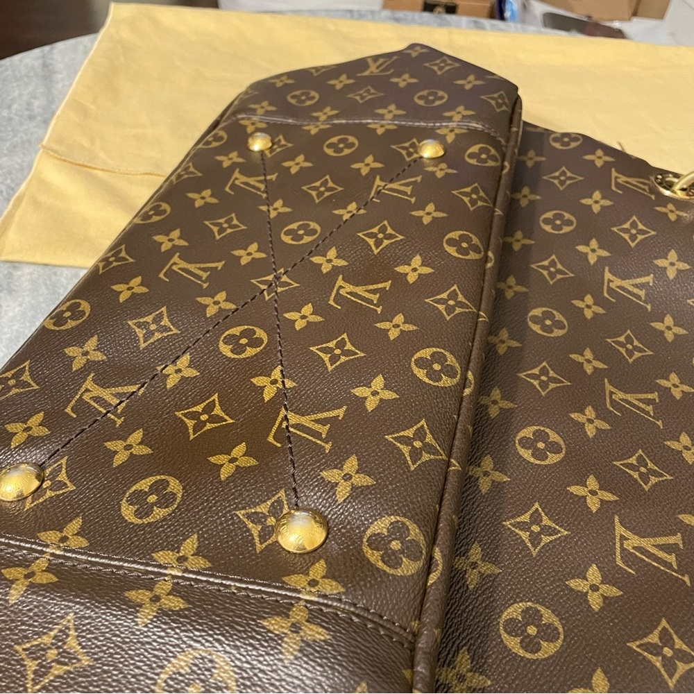 Louis Vuitton Artsy MM - Picture 7 of 16